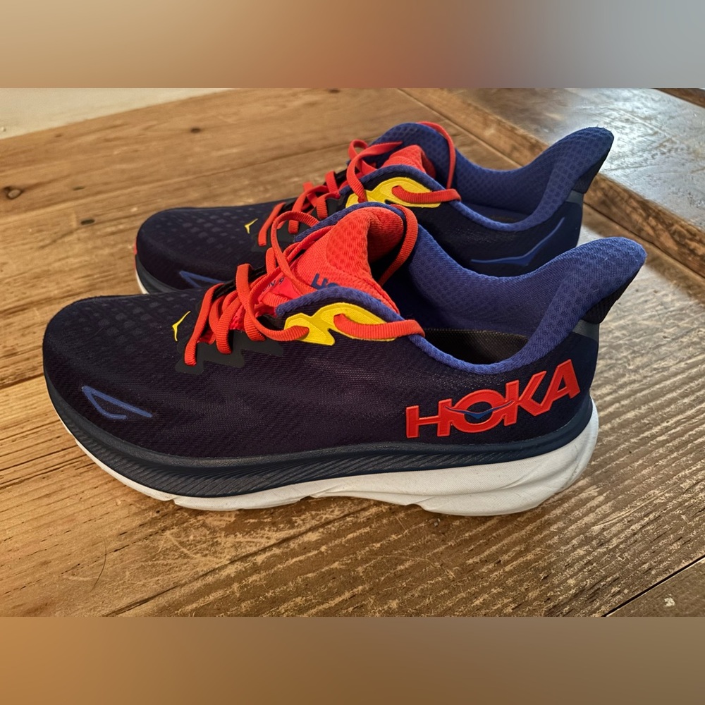 Hoka Clifton 9 Red Running Shoes Men’s Size 10.5